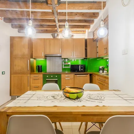 Accessible Groundfloor Near Station - Ca Rezzonico Apartment Venice